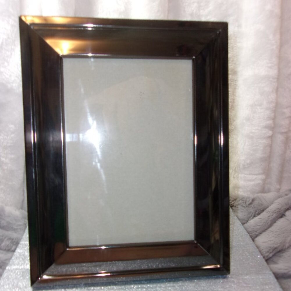 H-469  1997 H.B. GROUP METALLIC BLACK/SILVER LOOKING 5X7 PICTURE FRAME